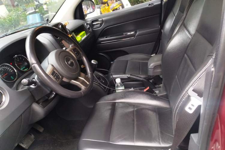 Used Jeep Compass 2012 2.4L four-wheel drive luxury version
