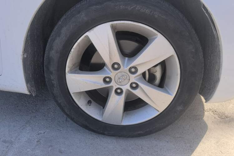Used Hyundai Elantra (5th Generation / Langdong) 2013 1.6L Automatic Leading Model Right Front Wheel Hub