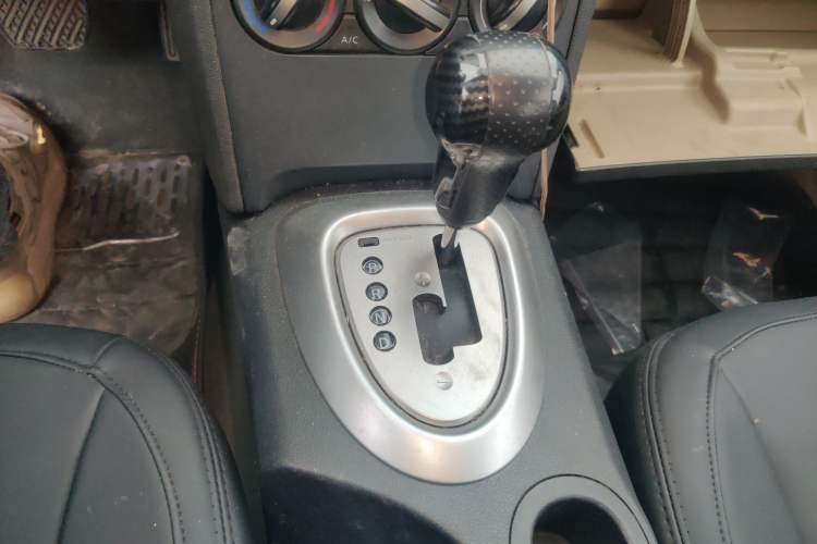 Used Nissan Qashqai 2012 2.0 XL Fire CVT 2WD Gear Lever