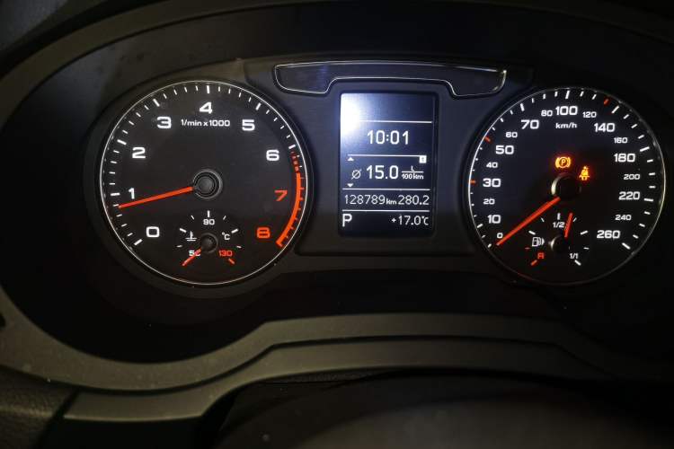 Used Audi Q3 2018 30th Anniversary Edition 30 TFSI Fashion Model Odometer Close Up