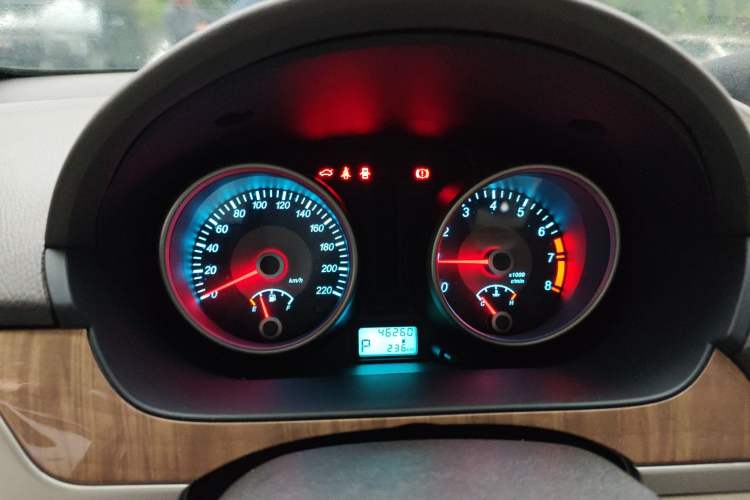 Used Buick Excelle 2015 1.5L Automatic Classic Model Odometer Close Up