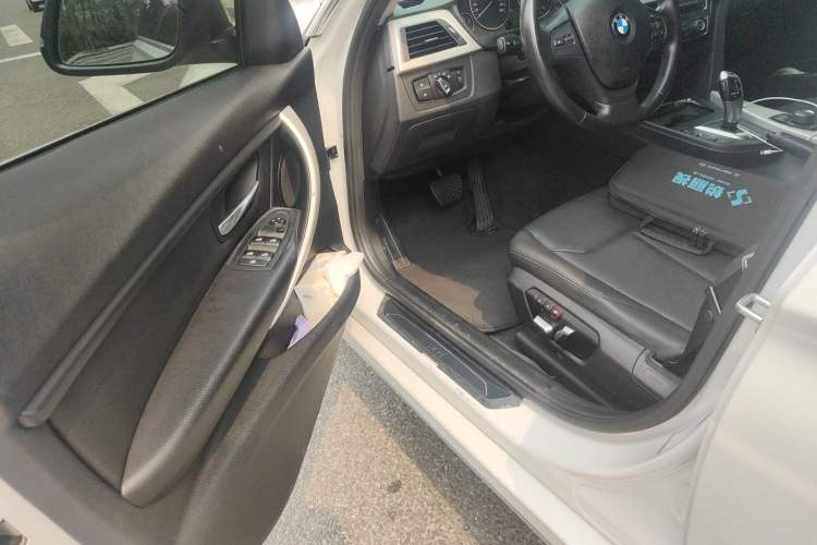 Used BMW 3 Series 2016 320Li Ambition Model
