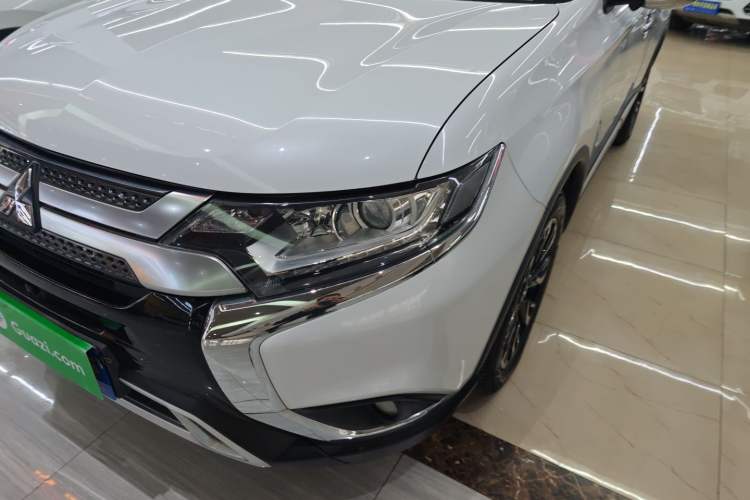 Used Mitsubishi Outlander 2019 2.0L Two-Wheel Drive Comfort Edition 7-Seater China VI Standard
