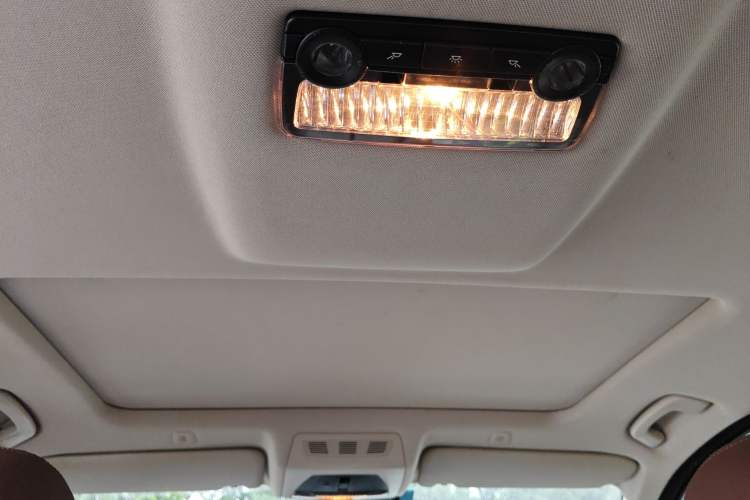 Used BMW 5 Series 2014 528Li Leading Model
