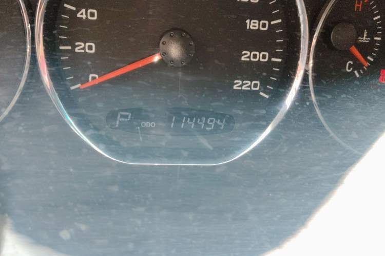 Used Roewe W5 2014 1.8T 2WD Automatic Tharu Special Edition Odometer Close Up