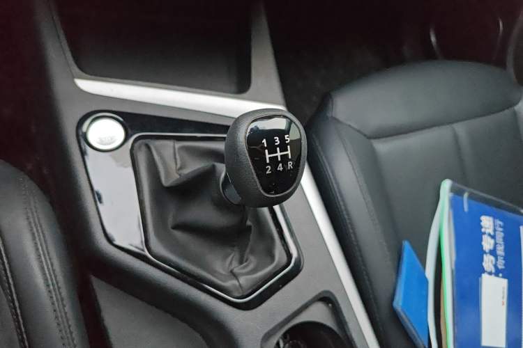 Used Soueast DX5 2021 1.5L Manual Deluxe Upgrade Version
