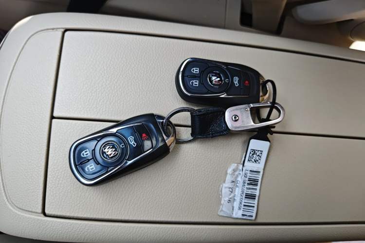 Used Buick GL8 2023 Facelifted Land Cruiser Executive Luxury Version