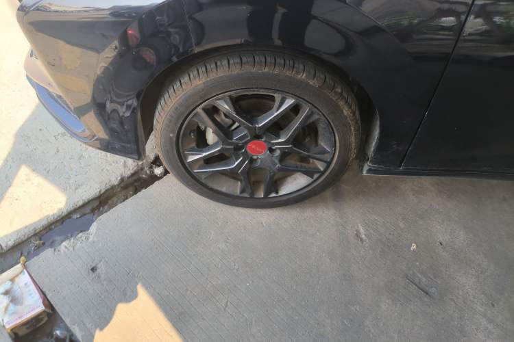 Used Dongfeng Aeolus Yixuan 2022 230T Automatic Adaptive-Beam Knight Edition
