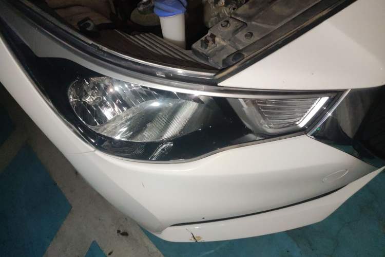 Used Hyundai Verna (new generation) 2016 1.4L Automatic Cool Edition GLS Right Front Headlight