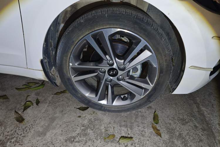 Used Hyundai Elantra (6th Generation / Lingdong) 2016 1.6L Automatic ZhiXuan – Elite Version Right Front Wheel Hub