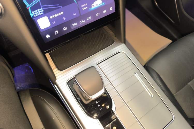 Used Hongqi HS7 PHEV 2024 2.0T PHEV Two-Wheel Drive Flagship Edition 6 Seats