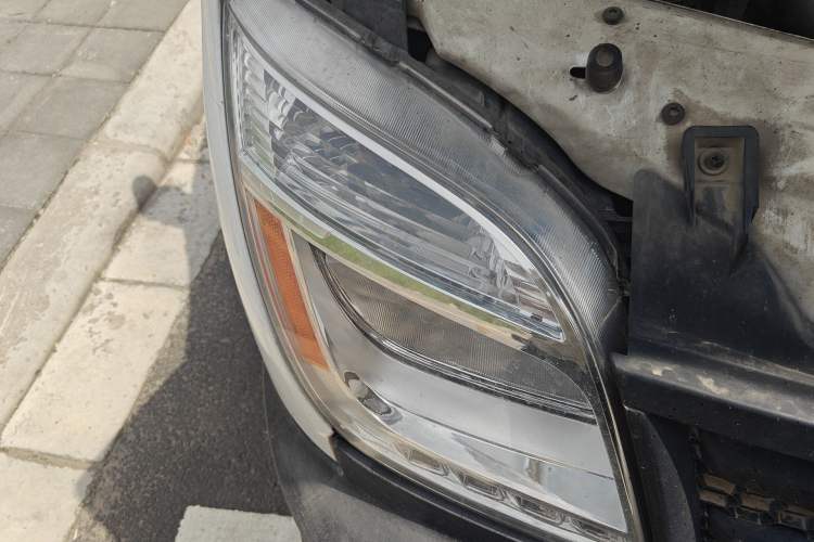 Used SAIC MAXUS Xintu V80 2019 2.5T Classic Version 6-Speed Manual – Aoyuntong Modified Long Wheelbase Mid-Height 7-Seater