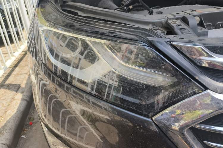 Used Chevrolet Equinox 2017 550T Automatic All-Wheel-Drive Top-Tier Version Right Front Headlight