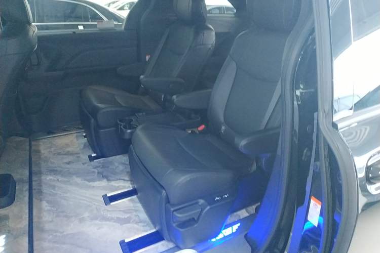 Used Toyota Granvia 2026 Model 2.5L Hybrid Prestige PLUS Edition Left Rear Seat