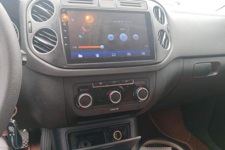 Used Volkswagen Tiguan 2017 300TSI Automatic Two-Wheel Drive Silk Road Luxury Edition Audio And AC Panel