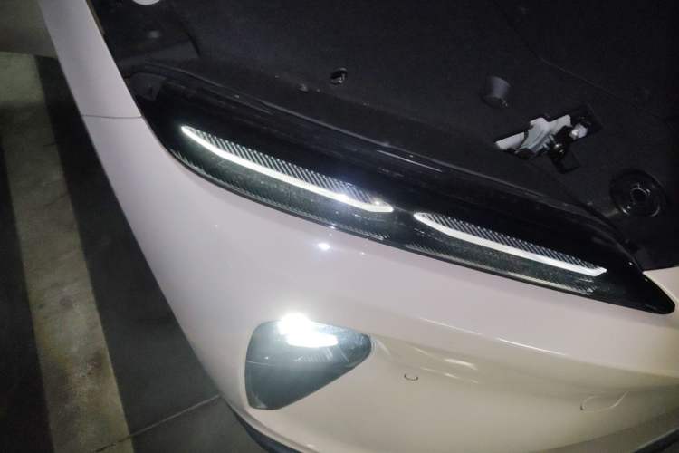 Used Nio ET5 2024 75 kWh Right Front Headlight