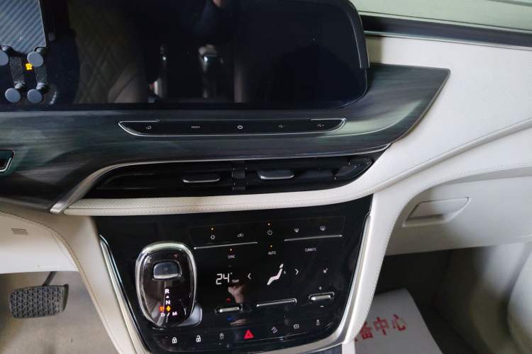 Used Buick GL8 2022 ES Landtrek 653T Comfort Edition