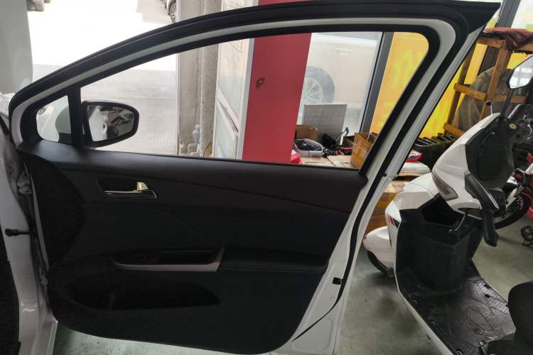 Used Chevrolet Lova RV 2018 1.5L Automatic Smart Drive Model Interior 5