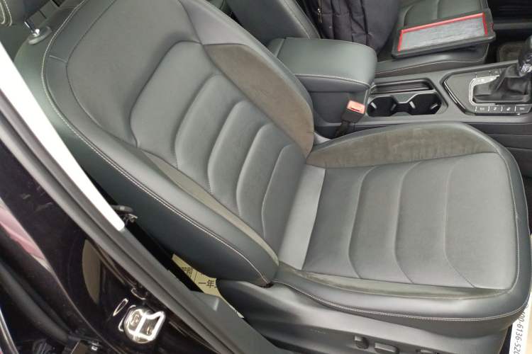 Used Volkswagen Tiguan L 2019 Revised 330TSI Automatic Two-Wheel Drive Smart & Luxury Edition China VI Standard Right Front Seat