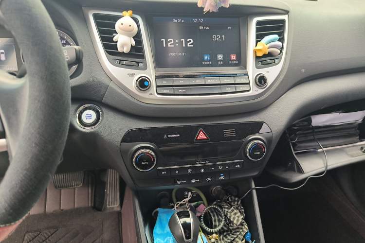 Used Hyundai Tucson 2015 1.6T Dual-Clutch Two-Wheel-Drive Smart Model Audio And AC Panel