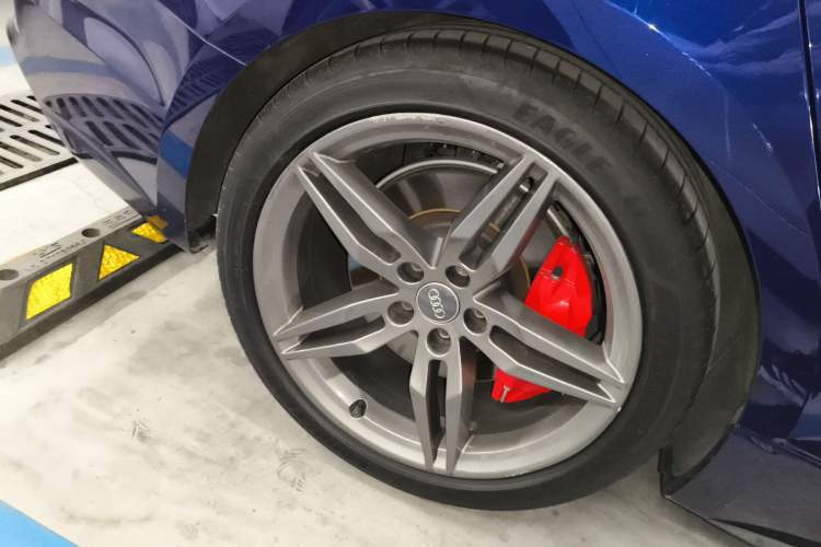 Used Audi A5 2019 Sportback 45 TFSI Sport Edition Right Rear Wheel Hub