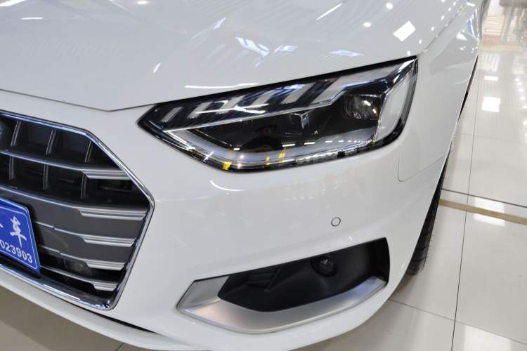 Used Audi A4L 2020 40 TFSI Fashionable and Elegant Model
