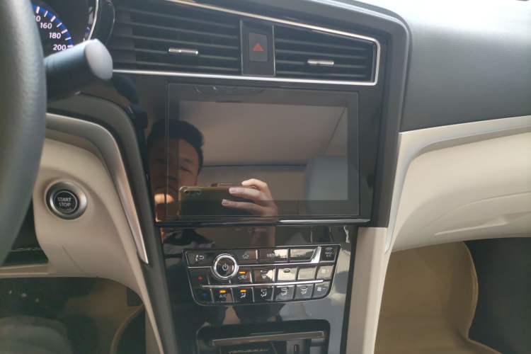 Used Venucia D60 2018 1.6L CVT Smart Connect Elite Edition