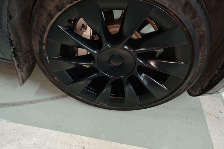 Used Tesla Model Y 2022 Long-Range All-Wheel-Drive Version