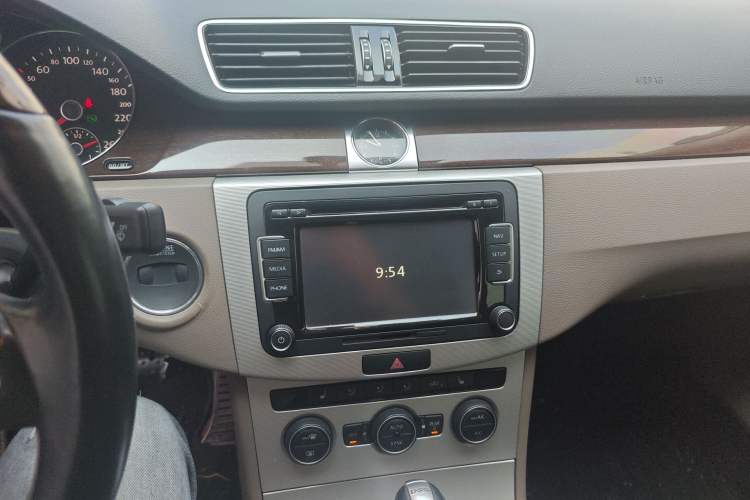 Used Volkswagen Magotan 2015 2.0 TSI Prestige Model
