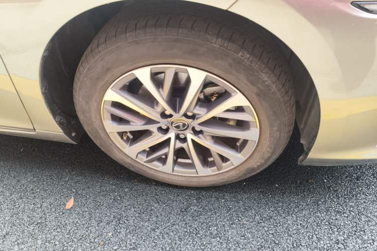 Used Lexus ES 2023 200 Excellence Edition
