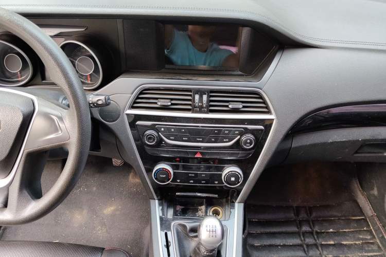 Used Leopaard CS10 2015 2.0T Manual Fashion Edition Audio And AC Panel