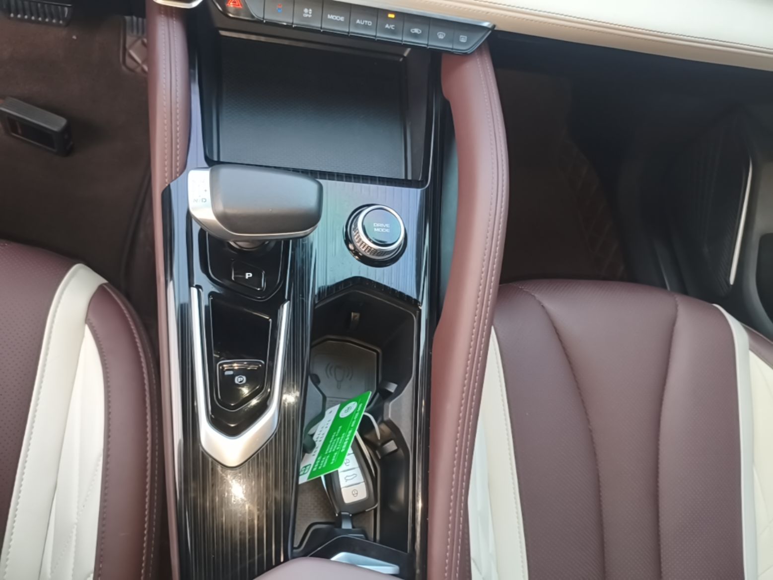 Geely Auto Monjaro L 2021 2.0TD DCT EVO Two-Wheel Drive Prestige Version — снимка 16