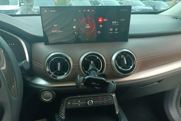 Used Wey VV6 2020 2.0T Two-Wheel Drive Smart Enjoyment+ Audio And AC Panel
