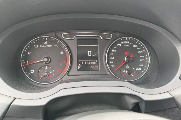 Used Audi Q3 2015 35 TFSI Comfort Model
