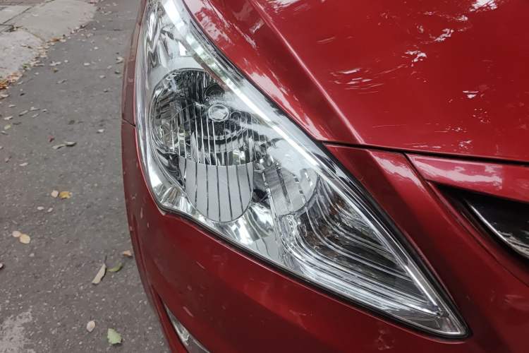 Used Hyundai Verna (older generation) 2011 Hatchback 1.4L Automatic Fashion GT Right Front Headlight