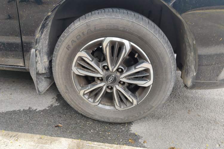 Used JAC Refine M3 2019 PLUS IKEA Edition 1.8L Luxury 9-Seater