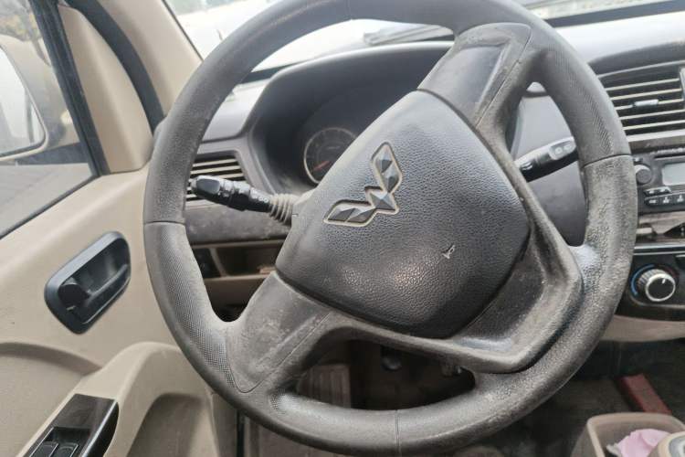 Used Wuling Rongguang 2014 1.5L S Standard Version