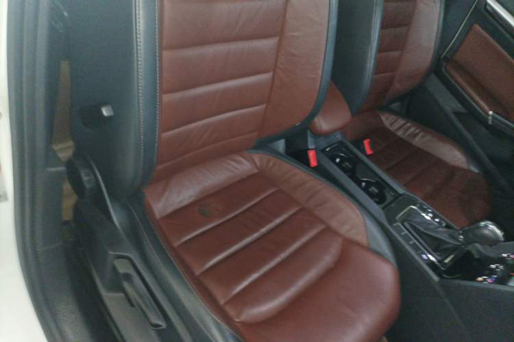 Used Volkswagen Lamando 2015 280TSI DSG Comfort Edition Right Front Seat