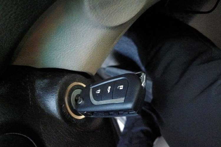 Used Toyota Highlander 2011 2.7L Two-Wheel Drive 5-Seater Sport Edition Vehicle Key