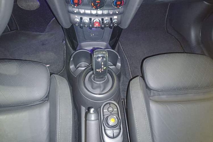 Used MINI MINI 2018 1.5T COOPER Artist Five-Door Edition
