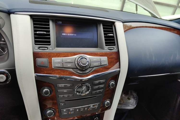 Used Infiniti QX80 2016 5.6L 4WD Audio And AC Panel