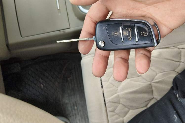 Used Nissan Tiida Sedan 2008 1.6L Manual Fashion Edition Vehicle Key