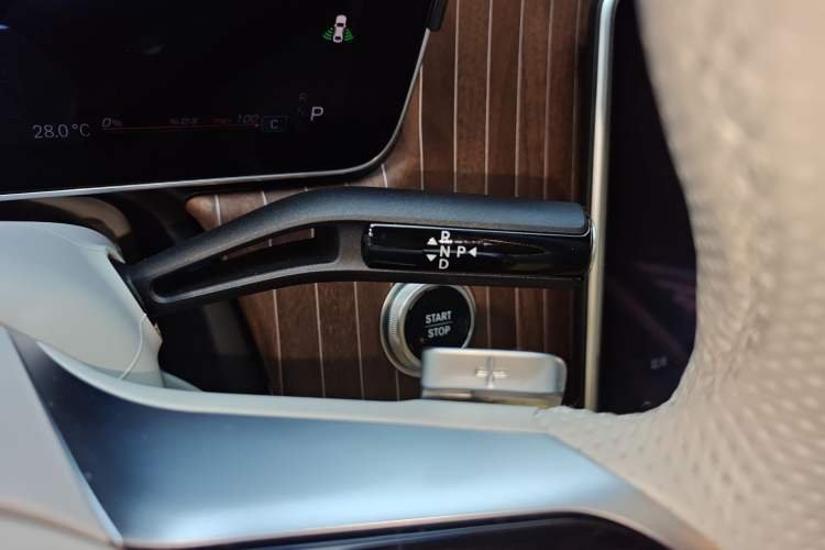 Used Mercedes-Benz EQE SUV 2024 500 4MATIC Luxury Edition Gear Lever