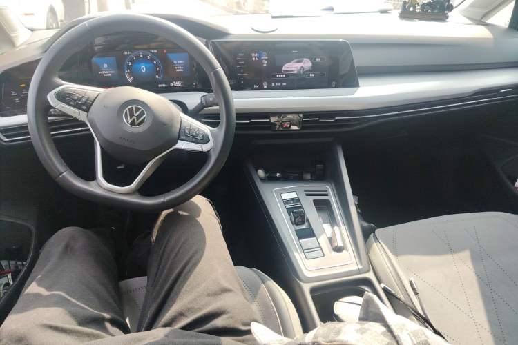 Used Volkswagen Golf 2023 280TSI DSG Pro Center Console