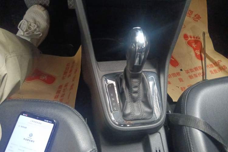 Used Volkswagen Jetta 2015 1.6L Automatic Fashion Model Gear Lever