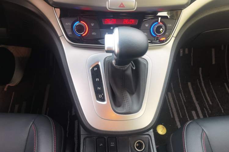 Used Haval M6 2019 1.5T DCT Two-Wheel Drive Value Edition China VI Standard Gear Lever