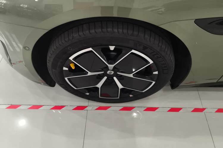 Used Xiaomi Auto SU7 2024 Rear-Drive Long-Range Intelligent Driving Version