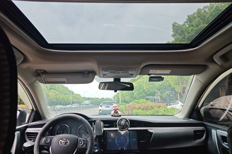 Used Toyota Levin 2016 Dual-Engine 1.8H GS E-CVT Elite Model with Sunroof Headliner