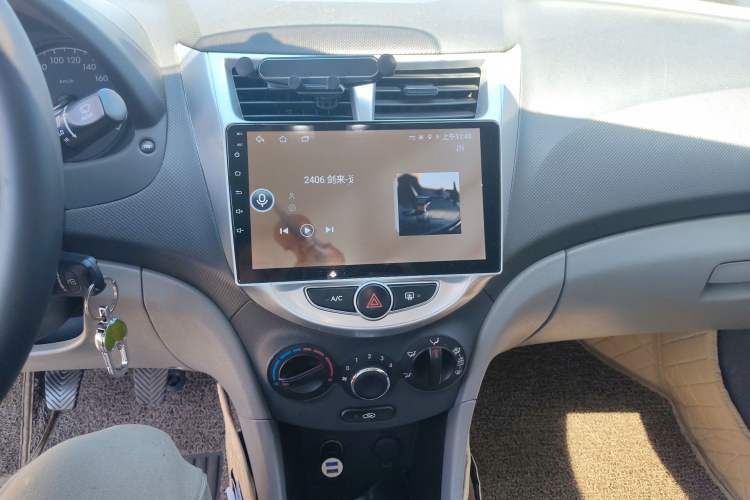 Used Hyundai Verna (older generation) 2010 Sedan 1.4L Manual Comfort GS Audio And AC Panel