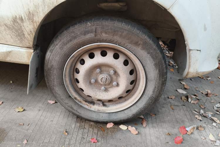 Used Jinbei New Hiace EV 2022 Profit-Making Type Right Front Wheel Hub